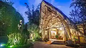 Entree van het resort
